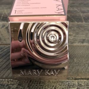 NIB Mary Kay limited edition Rose Gold